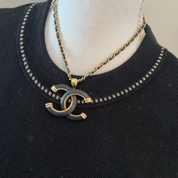 CHANEL SWEATER BLACK SIZE 46 Long sleeve Gorgeous Grey Stripe CHANEL on side - Picture 3 of 13